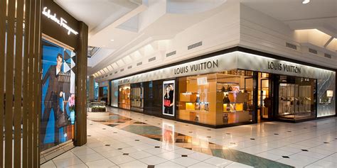 louis vuitton in somerset mall.